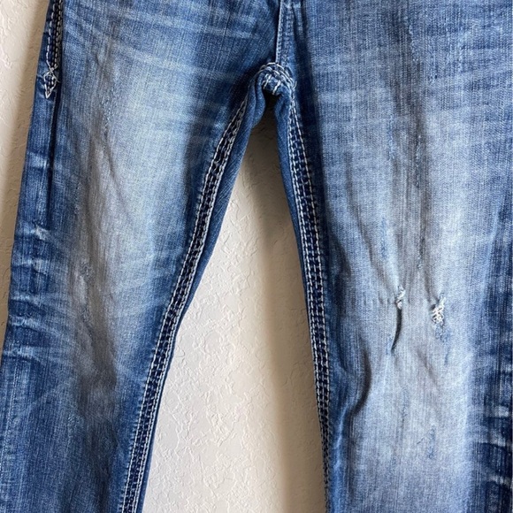 Rock Revival Blue Straight Jeans with Vintage Appeal - Picture 4 of 9